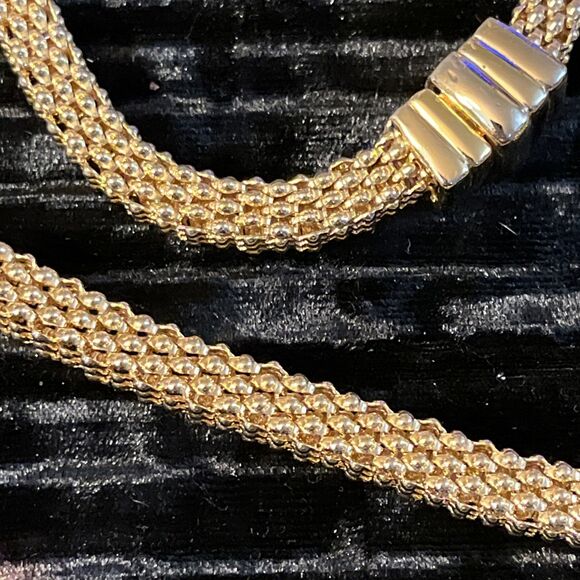 Vintage Chunky Goldtone Mesh Chain Magnetic Front Clasp Necklace & Bracelet Set - Picture 5 of 12